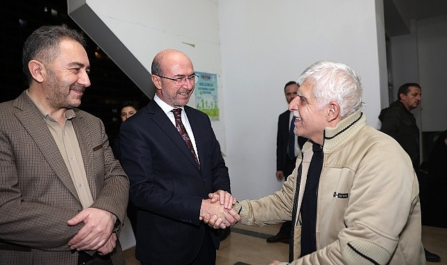 Selçuklu Belediye Başkanı Ahmet Pekyatırmacı, Selçuklu İlçe Müftülüğü’nün, Ebubekir Camii’nde düzenlediği Berat Kandili programında ilçe sakinleriyle kandil bereketine ortak oldu