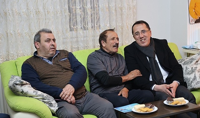 AK Parti Nevşehir Belediye Başkan Adayı Dr. Mehmet Savran, “Nevşehir kaosa, hayali düşmanlarla mücadele ediyormuş gibi görünen cambazlara teslim edilemeyecek kadar kıymetli bir şehir.” dedi