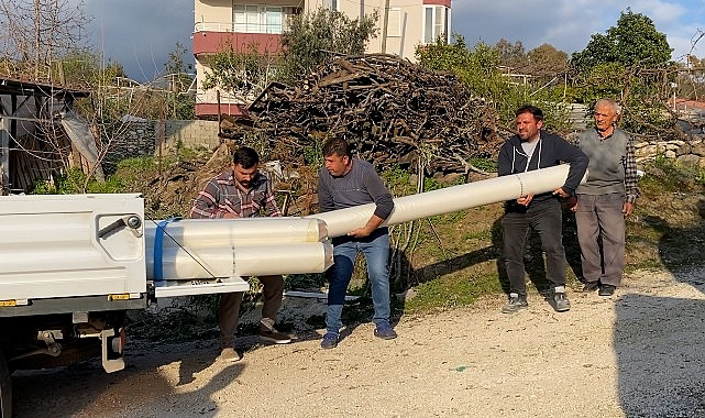 Antalya Büyükşehir Belediyesi Kumluca’da yaraları sarıyor