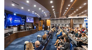 Başkan Tugay İZİKAD’ın MEDSPARC Uluslararası İş Zirvesi’ni açtı