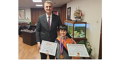 Türkiye’nin ve Gölcük’ün Gururu Sarp Arel Başkan Sezer’e Konuk Oldu